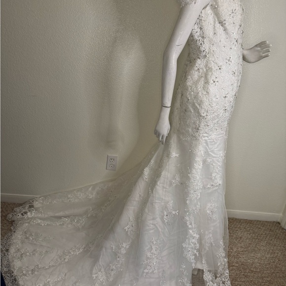 Loyeloy Women's Wedding Dresses V Neck Slit Lace. - Picture 3 of 15